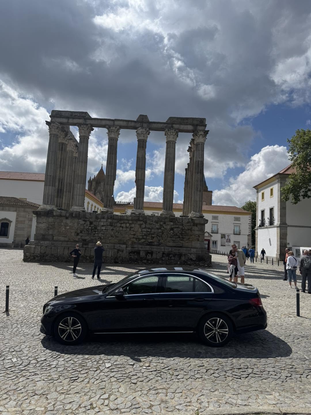 Templo Romano de Évora com Mercedes West Shuttle